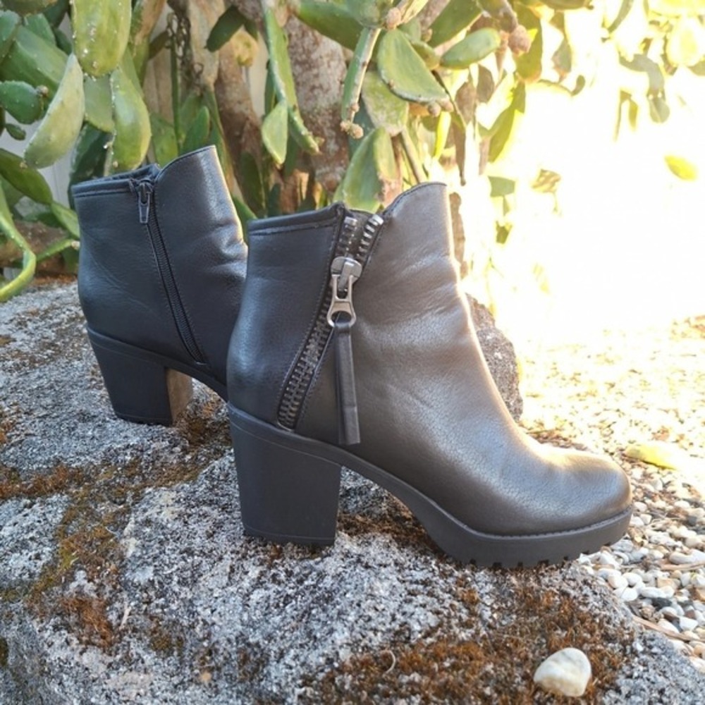 Call it Spring Black Leather Ankle Boots Womens shoe size 10 Black Excellent